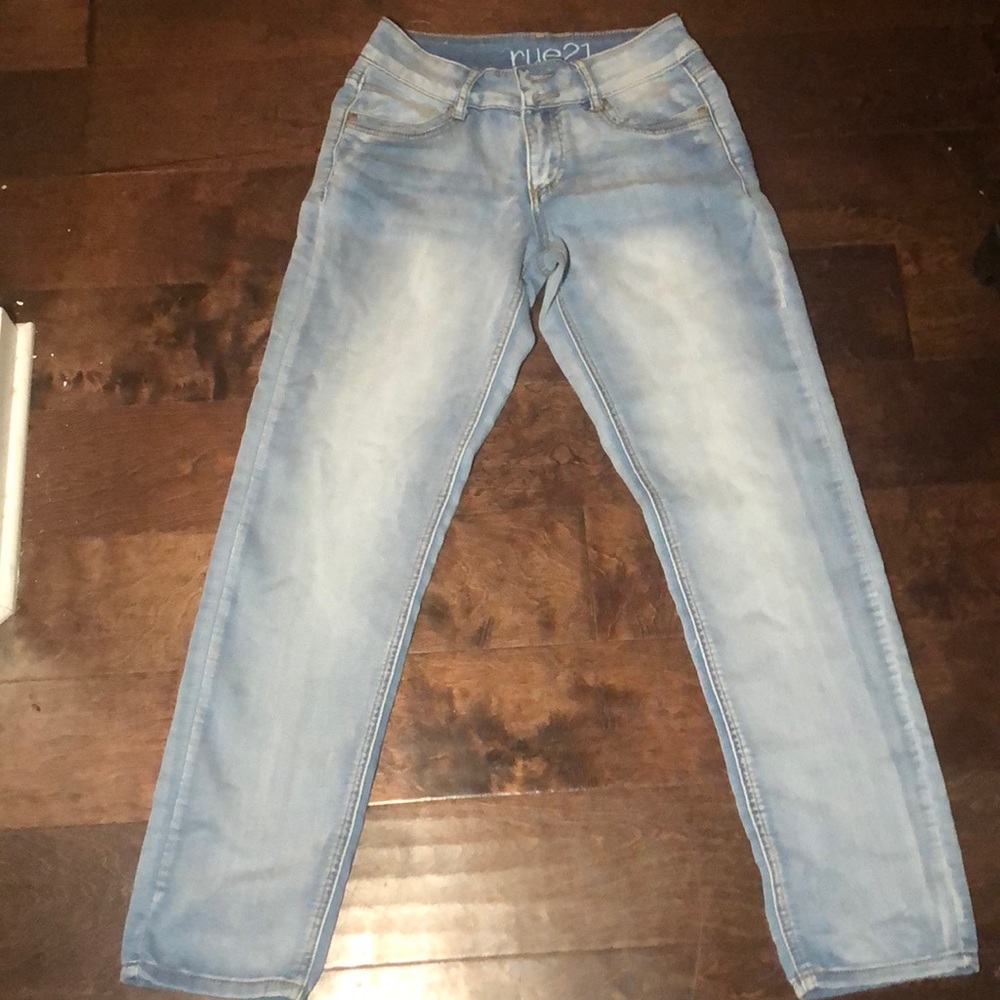 ‼️Mid Rise Rue 21 light washed jeans‼️